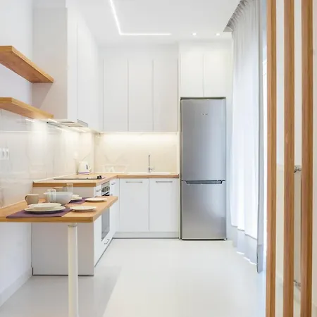 New Modern Style Next To The Train Station * 塞萨洛尼基
