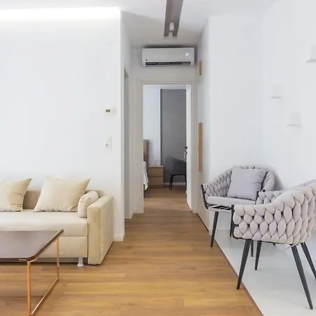 New Modern Style Next To The Train Station * 塞萨洛尼基